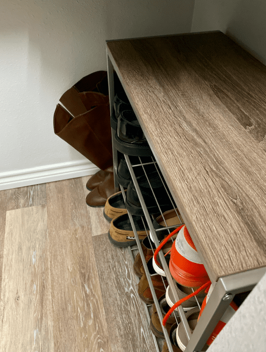 Shoe rack that matches the floor.